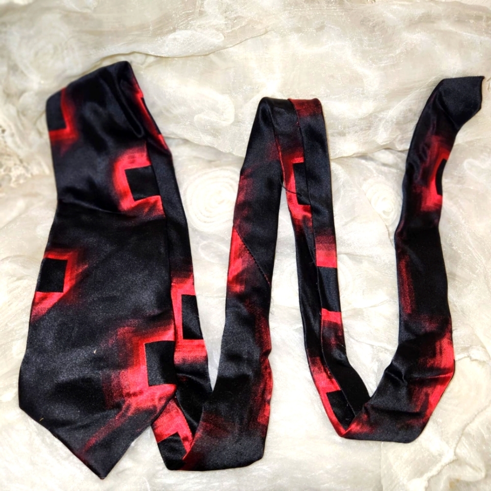 ⭐️ Ferucci all silk hand made tie